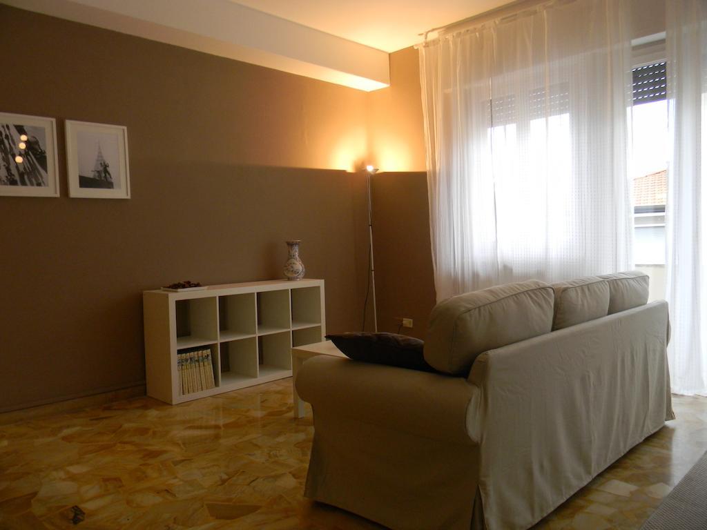 Villa Serena فياريجيو الغرفة الصورة